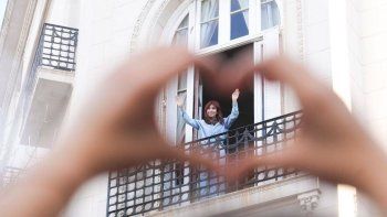 se conmemora el dia de la lealtad con actos y una caravana a la casa de cfk se conmemora el dia de la lealtad con actos y una caravana a la casa de cfk