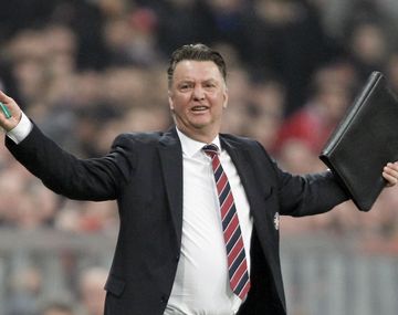 Louis Van Gaal y su clásica libreta