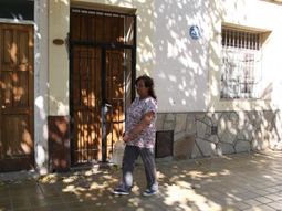 En la calle General Paz, a media cuadra de la plaza Santa Lucía, se encuentra la casa donde jugaron al juego de la copa. Foto: gentileza Diario de Cuyo. En la calle General Paz, a media cuadra de la plaza Santa Lucía, se encuentra la casa donde jugaron al juego de la copa. Foto: gentileza Diario de Cuyo.