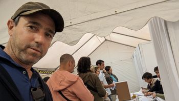 Marcos Galperín, director de MercadoLibre, votando en el consulado durante la primera vuelta de octubre. Marcos Galperín, director de MercadoLibre, votando en el consulado durante la primera vuelta de octubre.