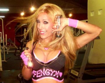 Conocida travesti se suma al furor de la estudiante hot