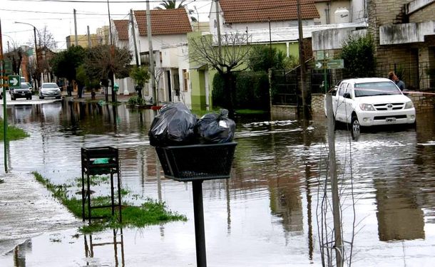 Buscan a un joven de Lobos que se perdió en medio de las inundaciones