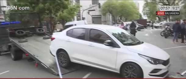 Manejaba por el barrio porteño de Balvanera, se quedó dormido y chocó contra dos autos estacionados. Manejaba por el barrio porteño de Balvanera, se quedó dormido y chocó contra dos autos estacionados.