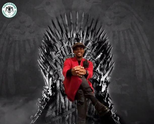 El camerunés sentado en el famoso trono