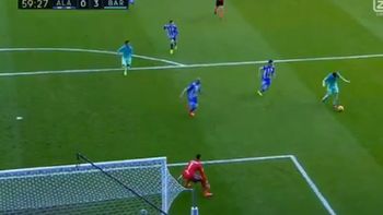 El rosarino ya controló y definirá entre las piernas del arquero El rosarino ya controló y definirá entre las piernas del arquero