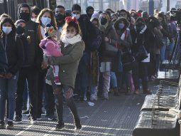 Largas filas y bronca: miles de pasajeros perjudicados por baja de frecuencia de colectivos