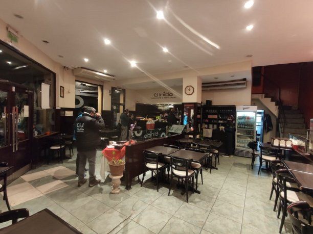 Clausuraron un restaurante en Villa Ortúzar: encontraron cucarachas y comida en mal estado
