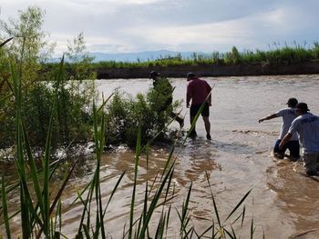Un hombre murió ahogado al intentar salvar a un nene en un río