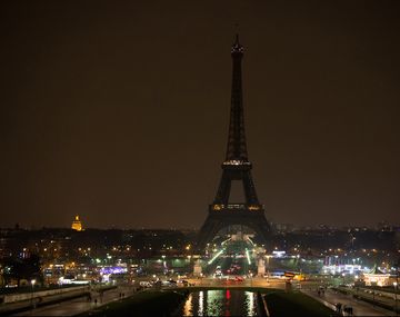 Las luces de la Torre Eiffel se apagarán en homenaje a las víctimas de Londres