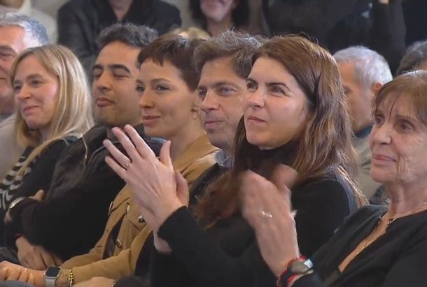 Axel Kicillof, presente en la sede del PJ para respaldar a Cristina Kirchner