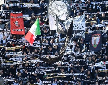 Repudio: hinchas de Spezia celebraron la muerte de Diego Maradona