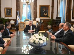 Alberto Fernández se reunió con intendentes que presenciarán el acto del 25 de mayo