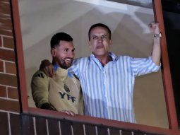 Quién es Cristóbal Soria, el español que saludó a los hinchas con Messi
