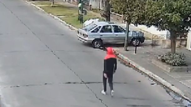 Lomas de Zamora: un delincuente robó un auto a metros de un patrullero