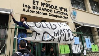 ya son 16 los colegios tecnicos tomados en la ciudad ya son 16 los colegios tecnicos tomados en la ciudad