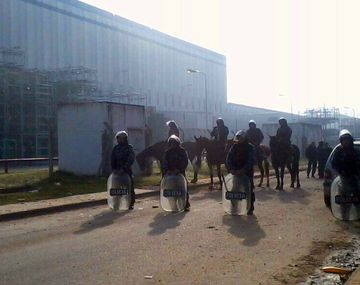 Trabajadores tomaron una empresa autopartista en reclamo por despidos