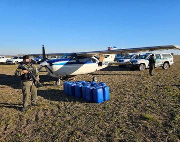 Un gendarme resultó herido por el operativo con una fractura de cráneo.