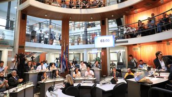 La Junta Departamental de Montevideo está compuesta por 31 ediles. La Junta Departamental de Montevideo está compuesta por 31 ediles.