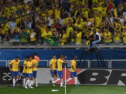 El festejo de Brasil por el golazo de Coutinho ante Argentina El festejo de Brasil por el golazo de Coutinho ante Argentina