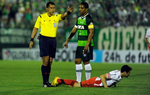Bascuñán dirigió Chapecoense-River en Brasil