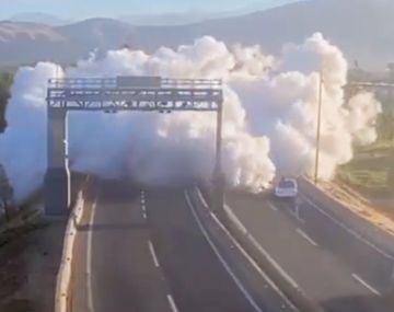 Chile: 4 muertos y 17 heridos al explotar camión con gas licuado en la autopista