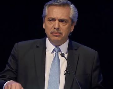 Primera respuesta del debate: Alberto cruzó a Macri y le habló de los índices de su gestión