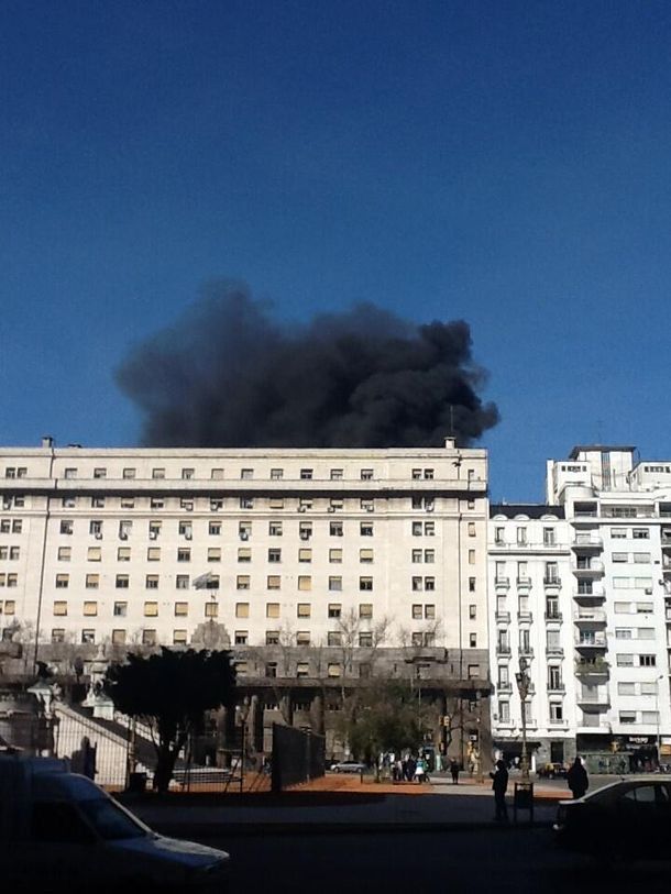 Congreso: un incendio afecta al edificio anexo del Senado