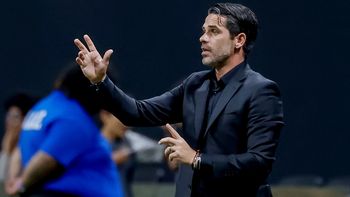 Gago vive una pesadilla en México: la agresión que sufrió por sus malos resultados