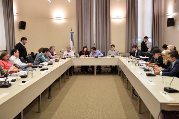 Cinco de los seis gremios de docentes universitarios aceptaron la propuesta del Gobierno