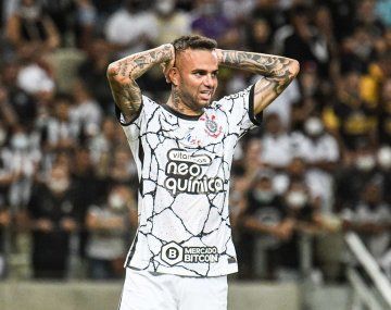 Barras de Corinthians sorprendieron a un jugador en una orgía y lo golpearon