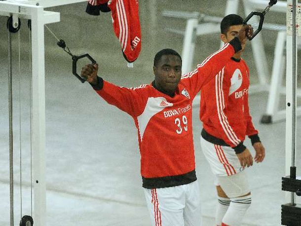 Ramón Díaz vuelve a ubicar a su joya en la defensa