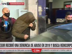 Escrachan a un profesor denunciado por abuso sexual que quería reincorporarse
