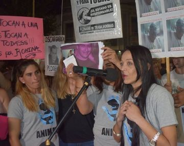 Romina Balaguer hablando ante quienes la acompañaron