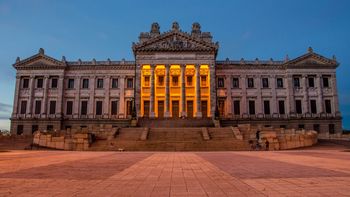 la ley de medios fue aprobada en uruguay la ley de medios fue aprobada en uruguay