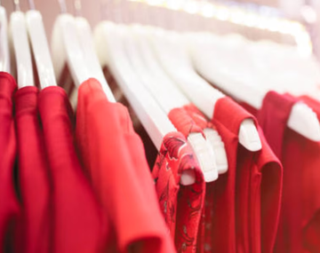 El significado de usar ropa roja según la IA