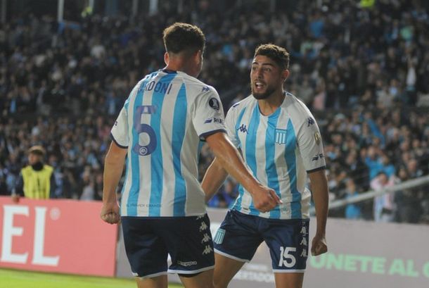 Copa Libertadores: Racing sufrió pero venció a Aucas en un partido en el que pasó de todo