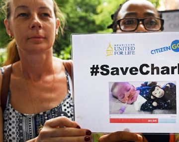 Último intento de los papás de Charlie Gard para evitar que desconecten a su hijo