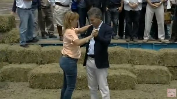 Fiel a su estilo: Macri visitó Corrientes y bailó chamamé