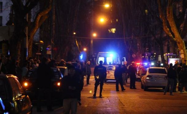 VIDEO: Delincuentes se tirotean con la policía después de robar un local