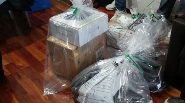 La policía allanó la casa del profesor
