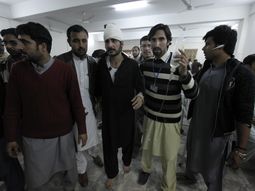 masacre en pakistan: al menos 25 muertos en un ataque a una universidad masacre en pakistan: al menos 25 muertos en un ataque a una universidad