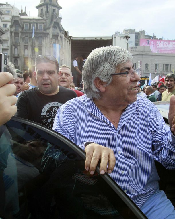 Moyano insistió con el reclamo de 30% de aumento salarial