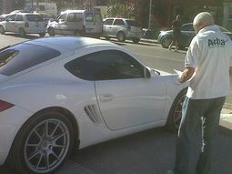 retienen un porsche por el que debian 30 mil pesos de patente