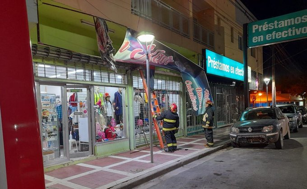 Así llegó el temporal a Neuquén y Mendoza: viento, caída de árboles, las imágenes