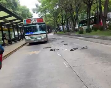 Fuerte choque entre dos colectivos en Plaza Italia dejó al menos cinco heridos