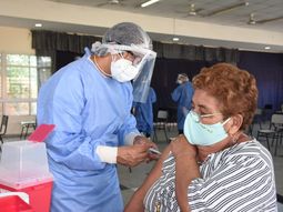 Formosa vacunó al 83,8% de su personal de salud y seguridad