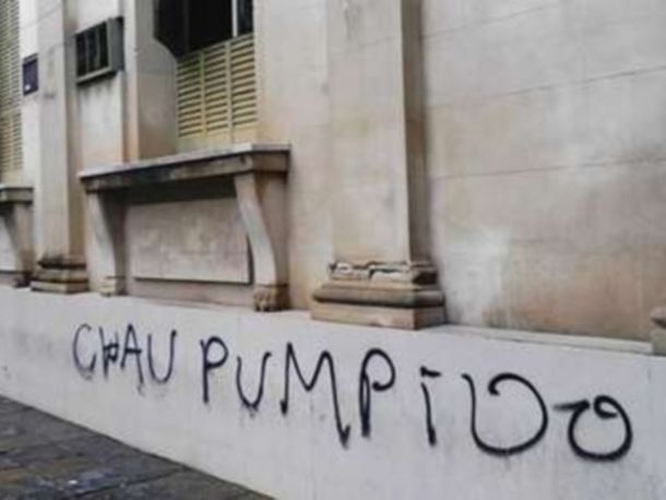 Unión se hunde y en Santa Fe hay pintadas contra Pumpido