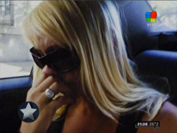 Mónica Farro fue a visitar a su novio a la cárcel y rompió en llanto