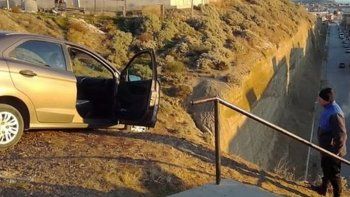 Santa Cruz: se quedó dormido al borde de un precipicio y se salvó de milagro. Santa Cruz: se quedó dormido al borde de un precipicio y se salvó de milagro.