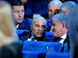 El DT argentino junto a Jorge Burruchaga El DT argentino junto a Jorge Burruchaga